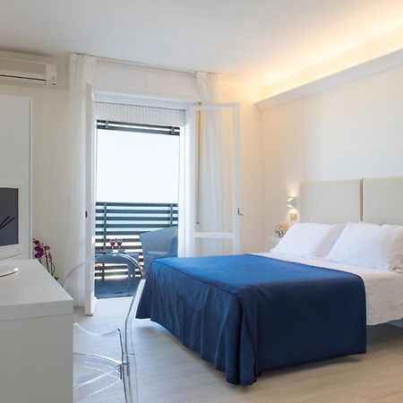 Kiss Beachfront Hotel & Restaurant Cervia Exterior photo