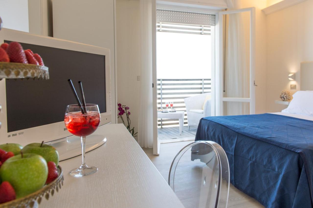 Kiss Beachfront Hotel & Restaurant Cervia Exterior photo