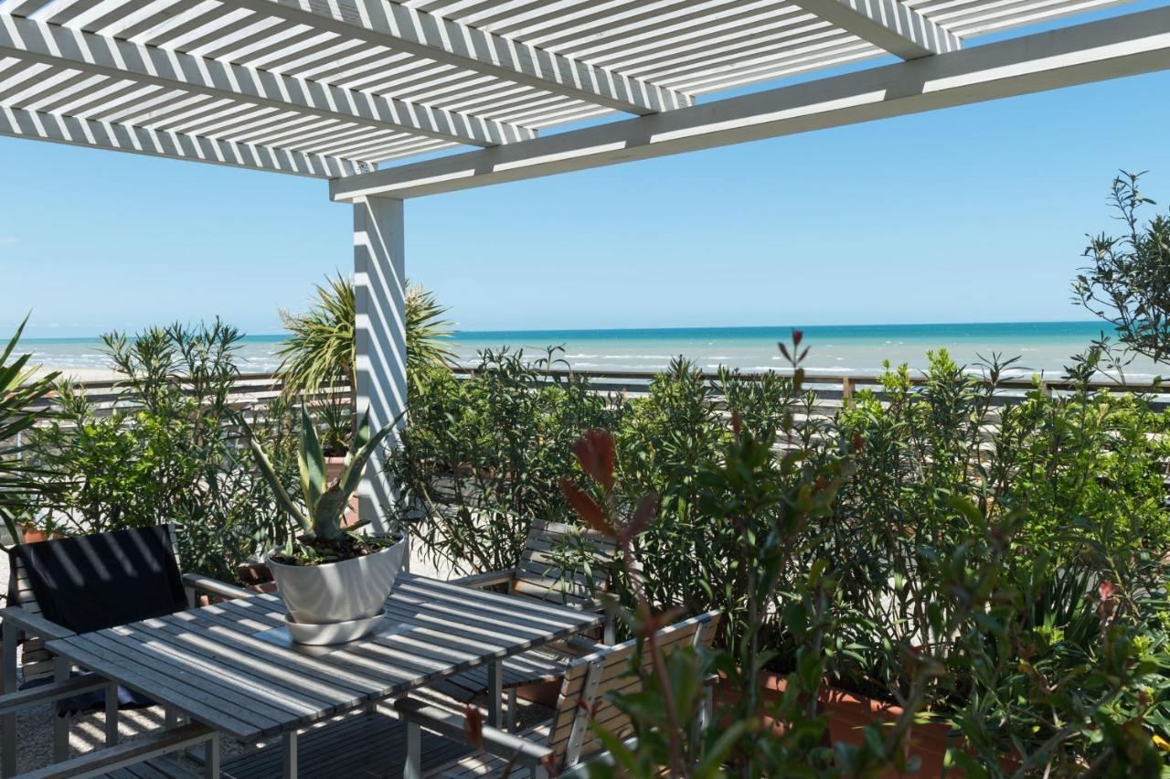 Kiss Beachfront Hotel & Restaurant Cervia Exterior photo