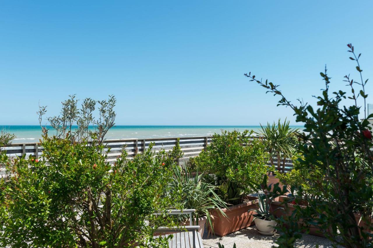 Kiss Beachfront Hotel & Restaurant Cervia Exterior photo