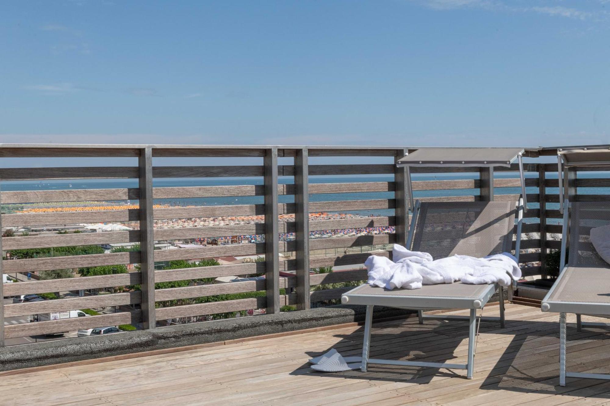 Kiss Beachfront Hotel & Restaurant Cervia Exterior photo