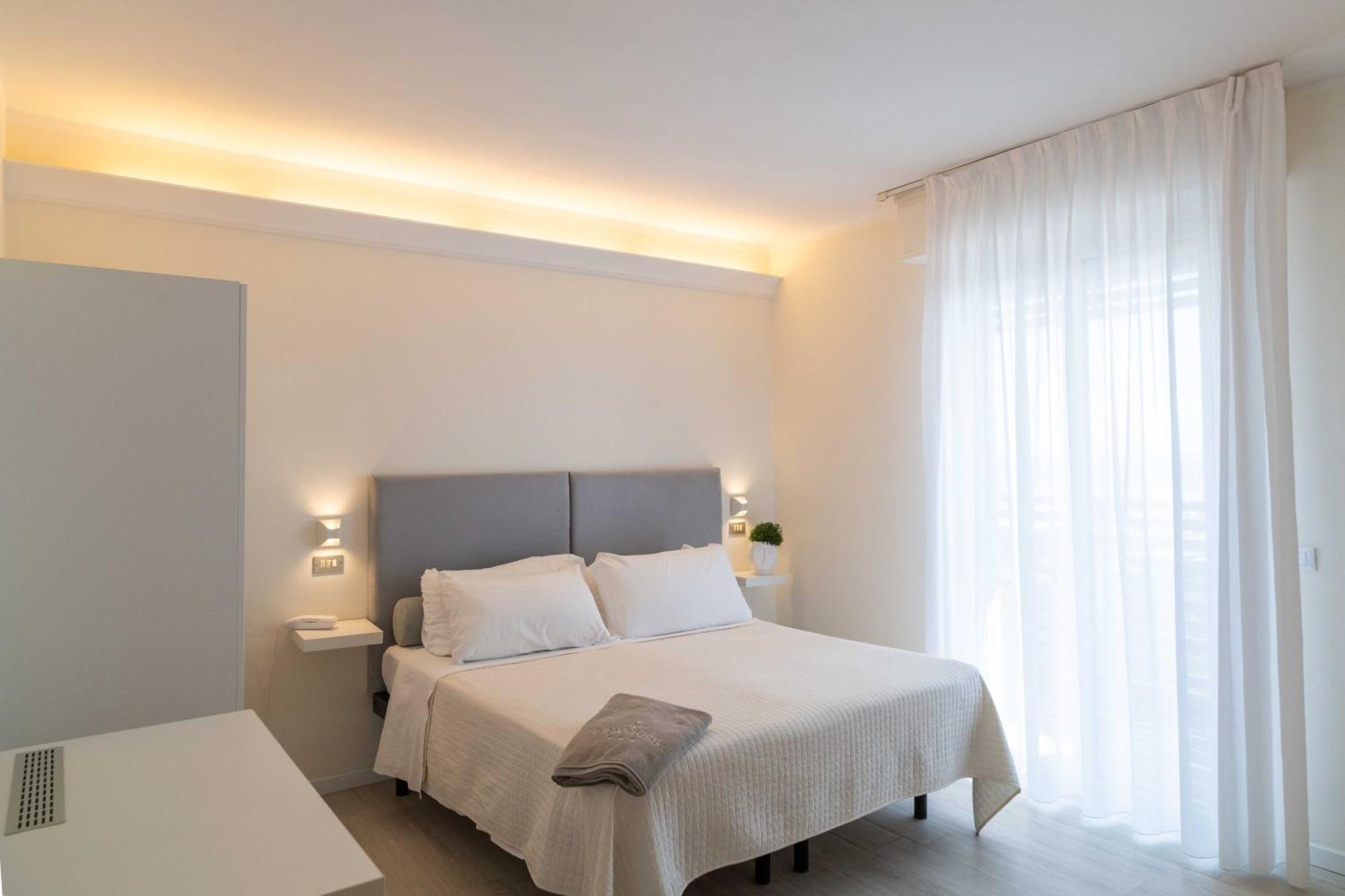 Kiss Beachfront Hotel & Restaurant Cervia Exterior photo
