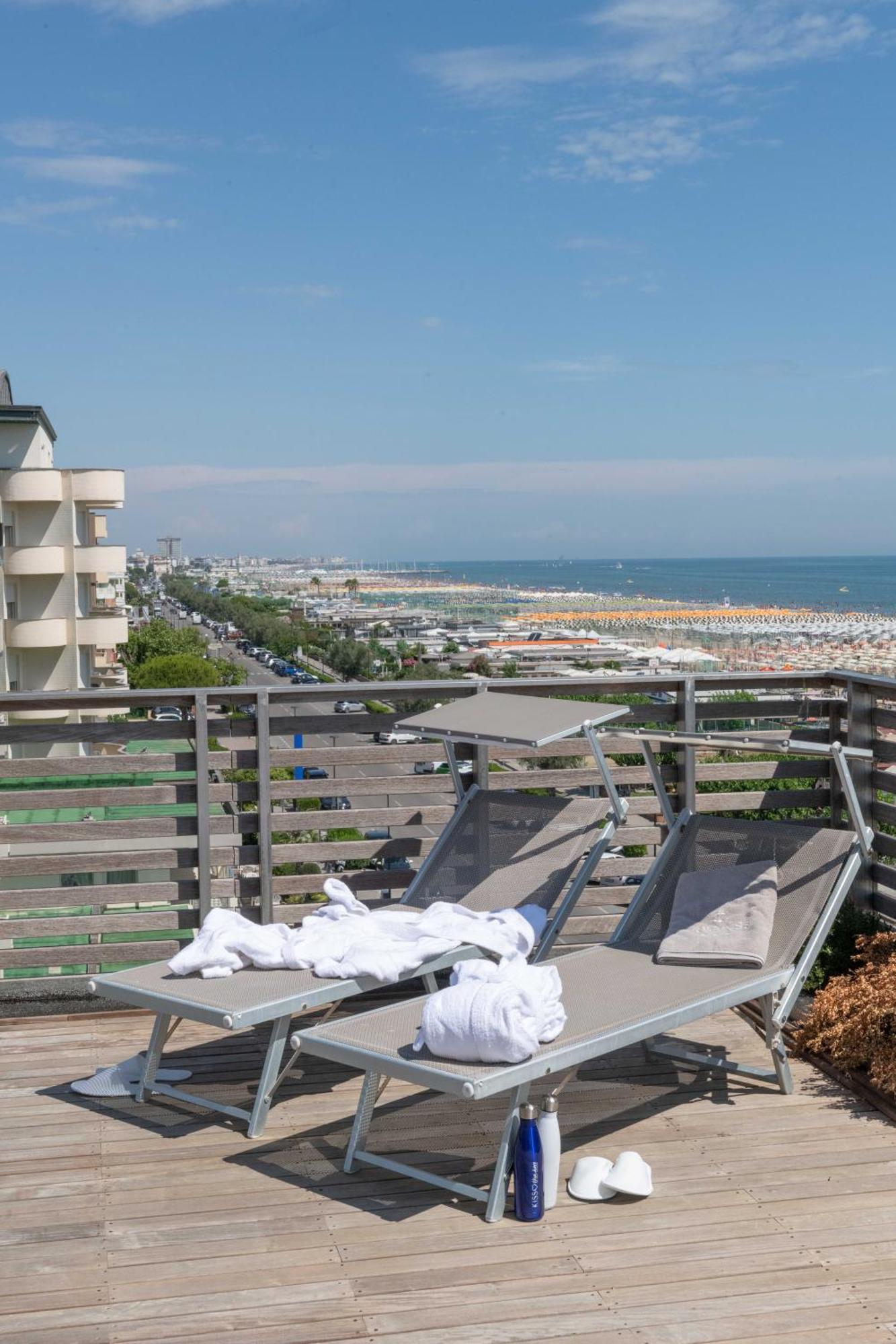 Kiss Beachfront Hotel & Restaurant Cervia Exterior photo