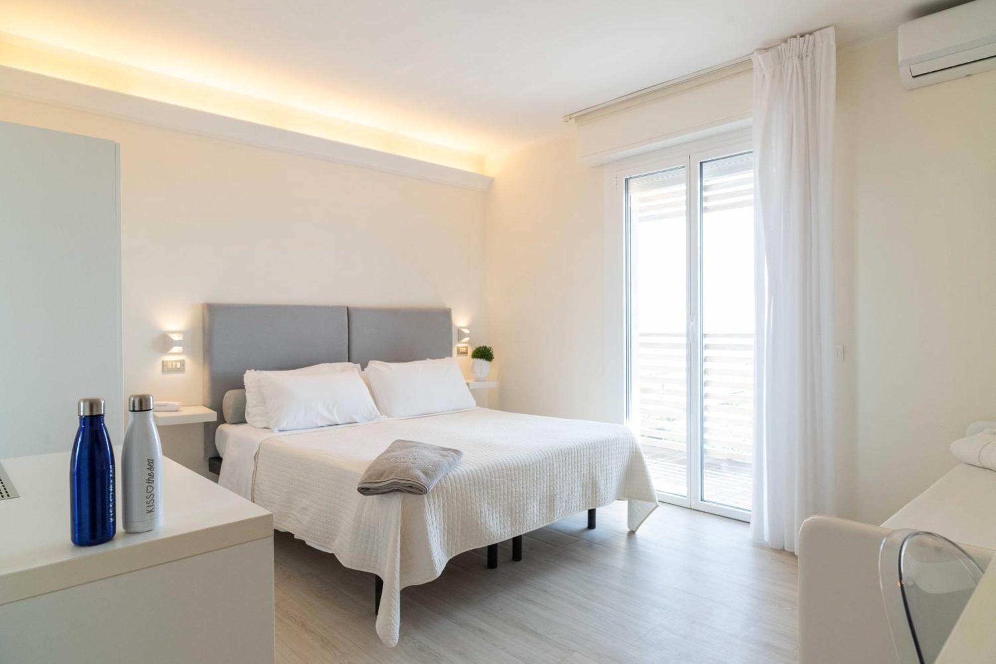 Kiss Beachfront Hotel & Restaurant Cervia Exterior photo