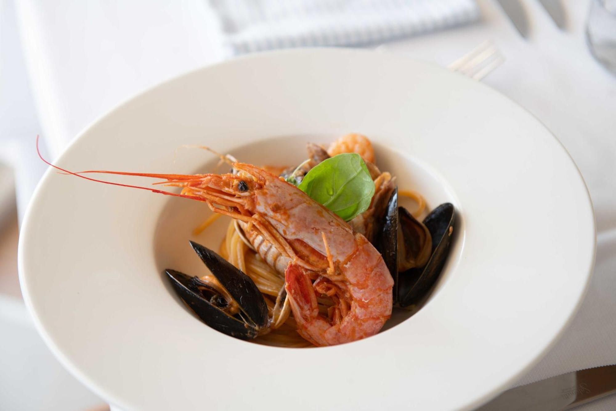 Kiss Beachfront Hotel & Restaurant Cervia Exterior photo